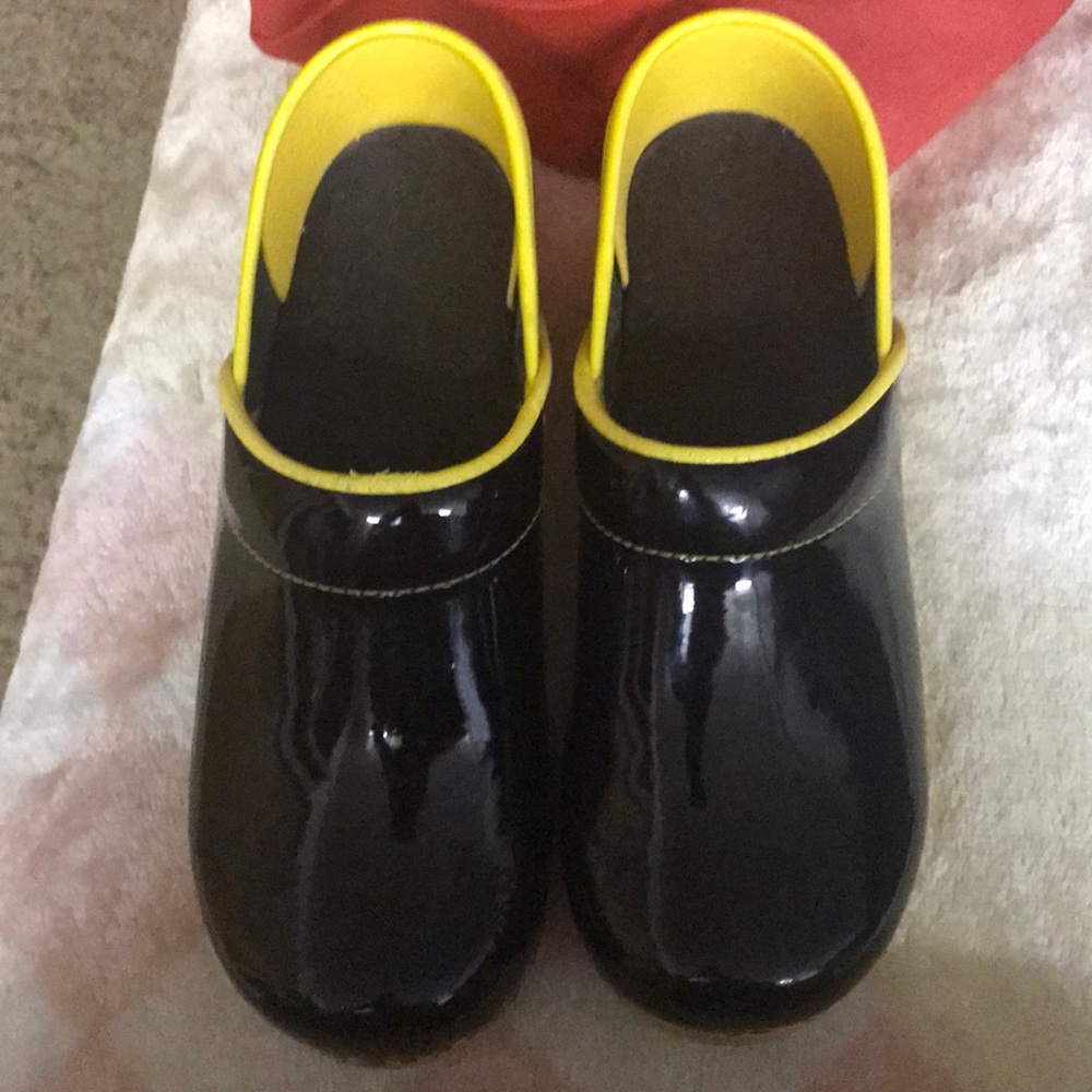Yellow SANITA